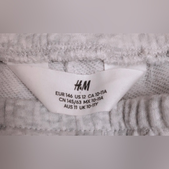 New! Sporty yet casual shorts from H&M for girls! - Picture 4 of 5